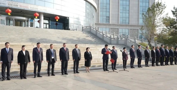 同升一面旗 共祝祖國(guó)好 烏蘇市舉行升國(guó)旗儀式